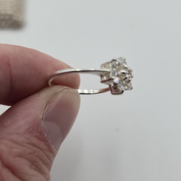 Size 7.5 Sterling Silver Cluster Clear Cubic Zirconia Ring A4379 - Picture 6 of 9